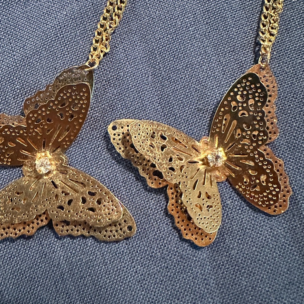 Gold butterfly earrings 🤎